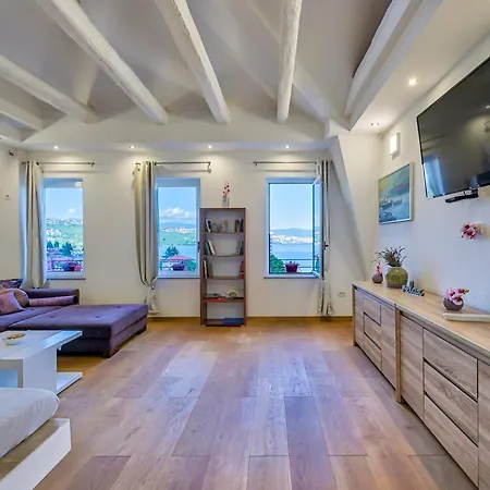 Lux Gold Apartment